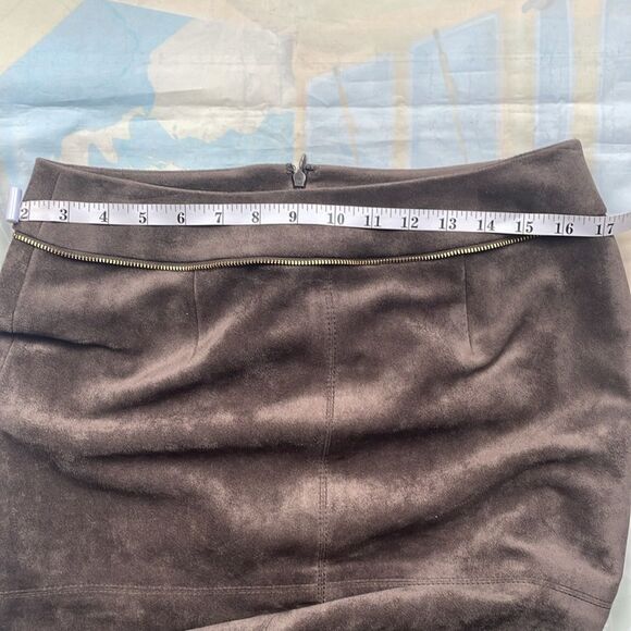 Calvin Klein Faux Suede Zipper Detail Pencil Skirt Brown Sz 4 Gold Zipper Detail - Picture 2 of 8